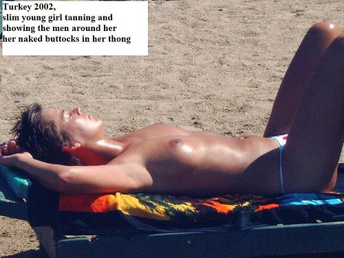 Турция 2002 Девушка с обнажённой грудью под солнцем в бикини на пляже